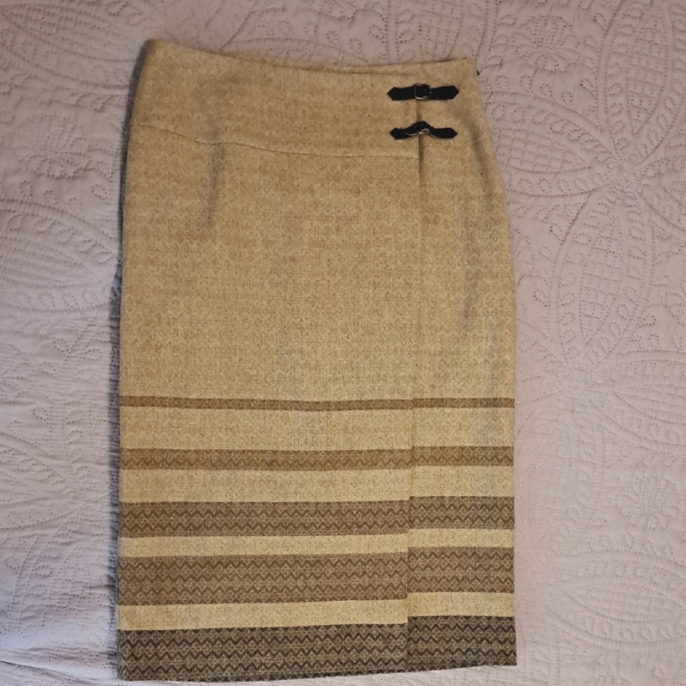 Elegant Pendleton Beige Wool Skirt with Brown Accents, size 6